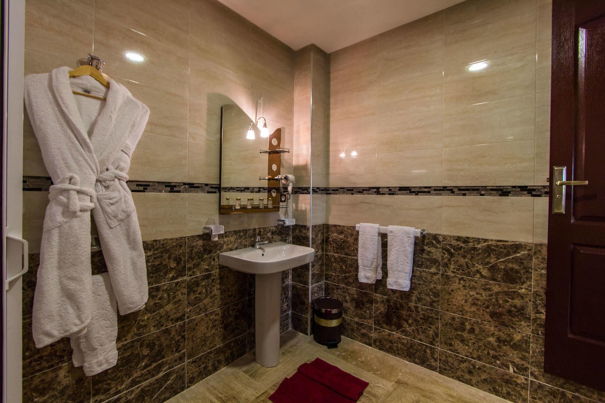 Hotel Blue Sky Fez Bagian luar foto